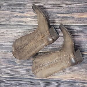 Women's size 9 American Rebel boots